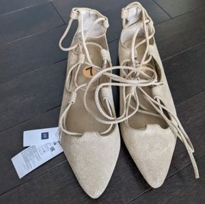 Nwt size 7 GAP genuine suede lace up flats